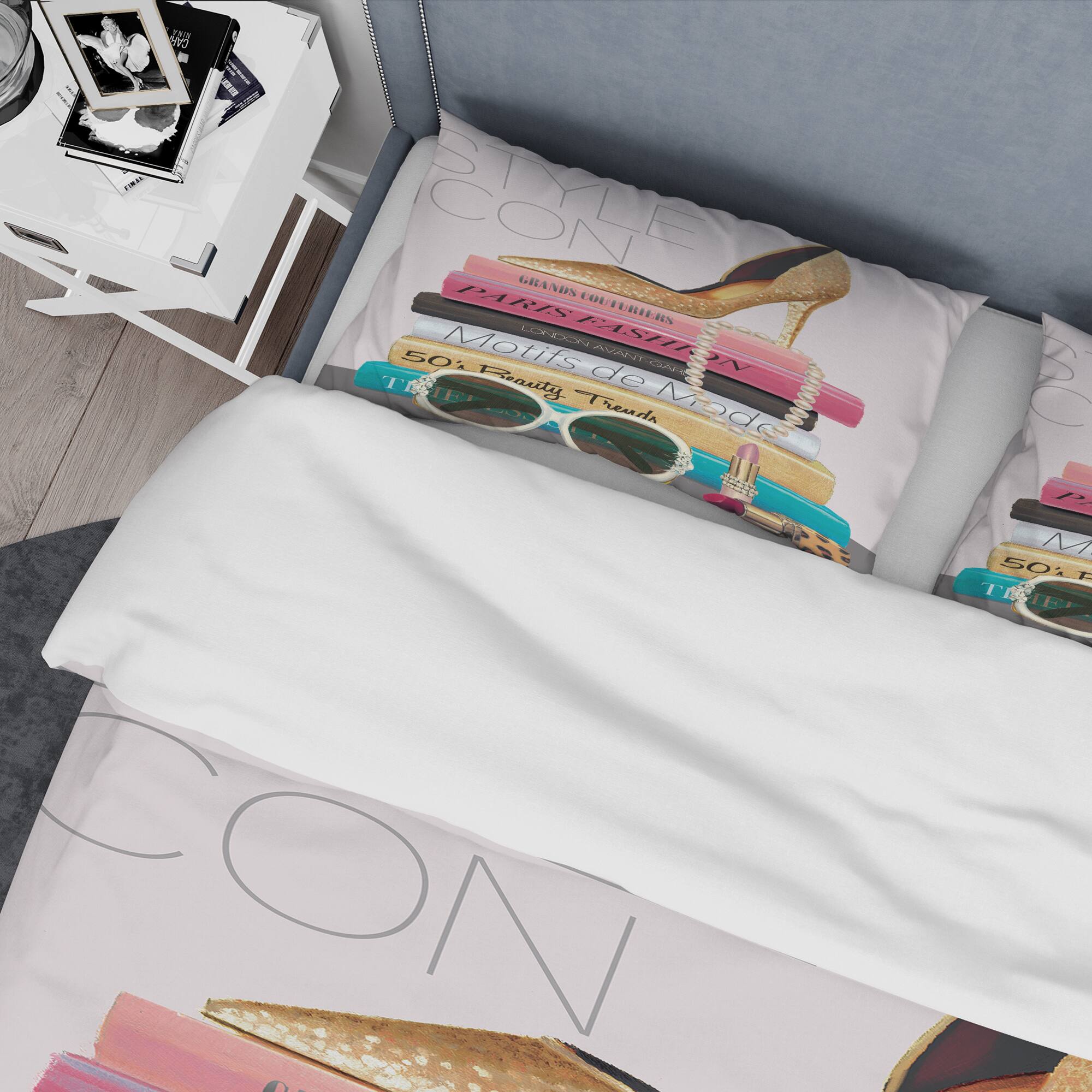 Designart 'Paris Glamourous Gold Style IV' Teenage Bedding Set
